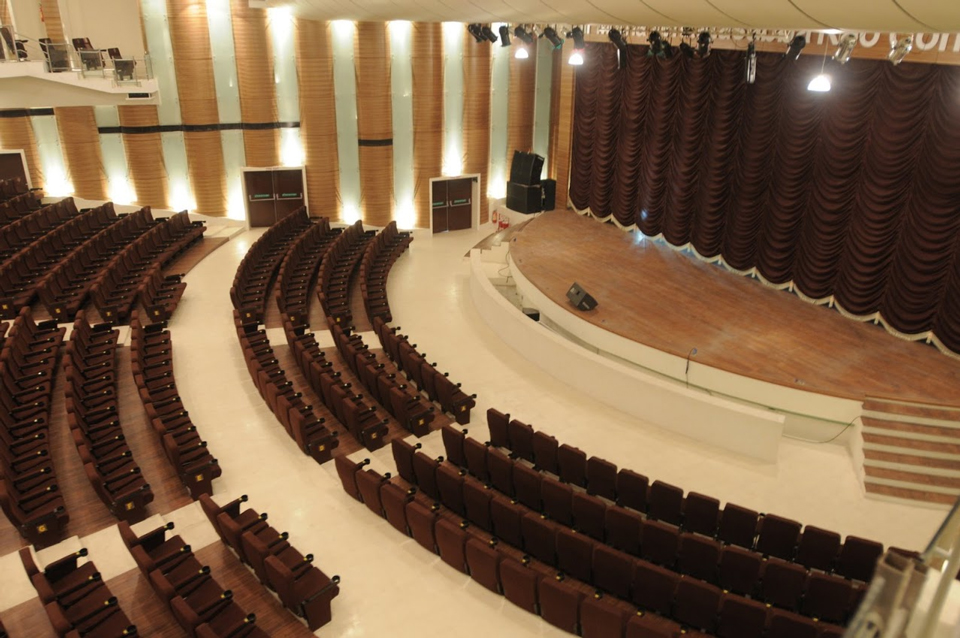 Photo courtesy of Sir Mutha Venkatasubba Rao Concert Hall website gallery